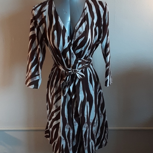 LuLaRoe Dresses & Skirts - LulaRoe Wrap dress